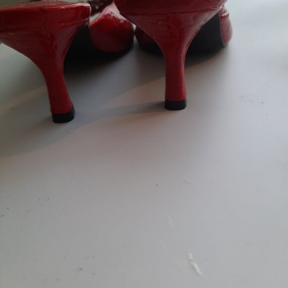 Brand New Designer Sandal - Picture 3 of 4